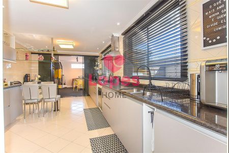 13_photo/94dce512c7.dcaaaf9a7a00eb3d-ATLAS-ae3ff08b-8e8b-4442-9aea-3899e0dc72f1.jpg de casa à venda com 4 quartos, 157m² em Cajuru, Curitiba