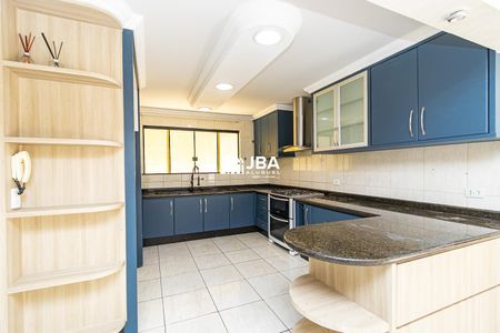 12_photo/94dce515f5.1c5ee5b12bdcf8f7-ATLAS-9d2d775f-f52e-422e-ad81-d6501a205bb9.jpg de casa para alugar com 5 quartos, 271m² em Jardim das Américas, Curitiba