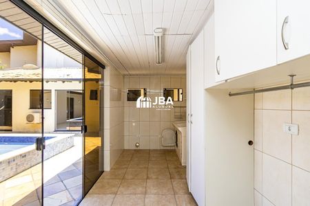 43_photo/94dce515f5.1c5ee5b12bdcf8f7-ATLAS-b2f011cc-abd9-4506-bd2b-48986791075a.jpg de casa para alugar com 5 quartos, 271m² em Jardim das Américas, Curitiba