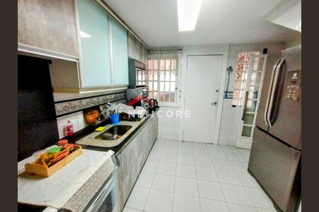 8_photo/94dce51629.958ab4e2955fd321-ATLAS-d9e31b1f-df7e-41f6-b34e-ce2ecf14d79a.jpg de casa à venda com 3 quartos, 177m² em Jardim das Américas, Curitiba