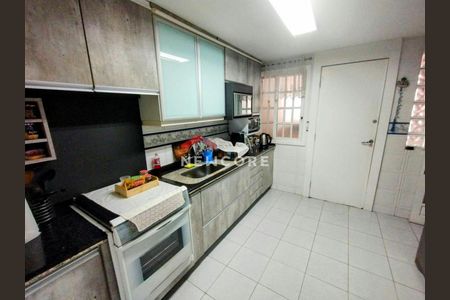 10_photo/94dce51629.958ab4e2955fd321-ATLAS-ddcf2110-7e2a-4301-be6c-804e42cd1f78.jpg de casa à venda com 3 quartos, 177m² em Jardim das Américas, Curitiba