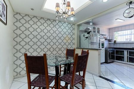 4_photo/94dce51c23.d7ac12836e0fb324-ATLAS-7e39b18f-8ef8-4ffe-8296-9786a62b7c87.jpg de casa à venda com 4 quartos, 182m² em Jardim das Américas, Curitiba