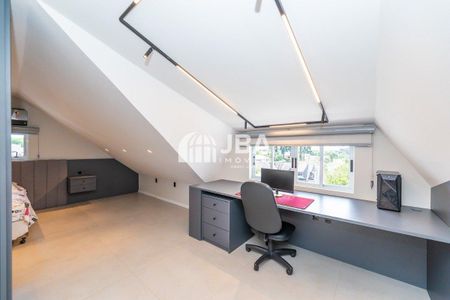 1_photo/94dce51fb3.04a823dc9d4d949a-ATLAS-0dd7adef-e945-4829-b7d3-79517f9af273.jpg de casa à venda com 4 quartos, 227m² em Guabirotuba, Curitiba