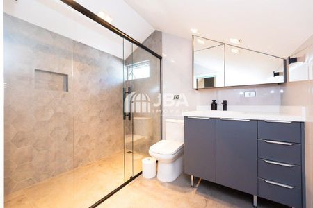 12_photo/94dce51fb3.04a823dc9d4d949a-ATLAS-52a85a2e-74d3-4955-a9f2-9297ca47d4a5.jpg de casa à venda com 4 quartos, 227m² em Guabirotuba, Curitiba