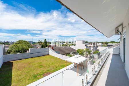 8_photo/94dce51fb3.04a823dc9d4d949a-ATLAS-58e8aeea-b757-42b1-b06d-bfa421674fe4.jpg de casa à venda com 4 quartos, 227m² em Guabirotuba, Curitiba