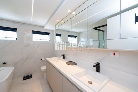 44_photo/94dce51fb3.04a823dc9d4d949a-ATLAS-5dd2bdec-1a36-451e-adf4-895b38a01ddb.jpg de casa à venda com 4 quartos, 227m² em Guabirotuba, Curitiba