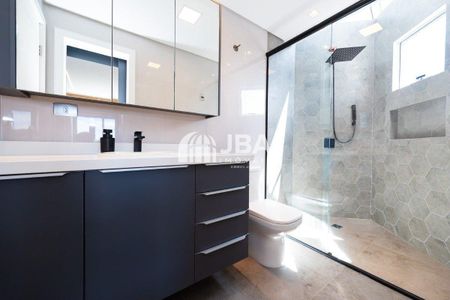 5_photo/94dce51fb3.04a823dc9d4d949a-ATLAS-76edef9b-be45-4a71-94b8-bec5b0c90079.jpg de casa à venda com 4 quartos, 227m² em Guabirotuba, Curitiba