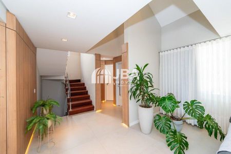 19_photo/94dce51fb3.04a823dc9d4d949a-ATLAS-d296a84f-8fad-4dd6-8ca9-18db3b836617.jpg de casa à venda com 4 quartos, 227m² em Guabirotuba, Curitiba