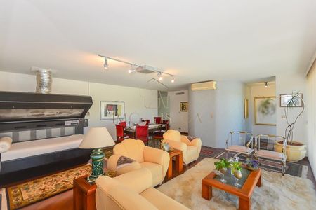 10_photo/94dce5203b.831fd5555cf6a0d7-ATLAS-30c29eb2-0fc4-4add-961c-2e3d60cf4def.jpg de casa à venda com 5 quartos, 370m² em Guabirotuba, Curitiba