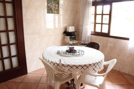 5_photo/94dce52063.96e81d73ac213d8c-ATLAS-d941ae09-3d4a-4e7d-aad1-ca975098fd00.jpg de casa à venda com 5 quartos, 395m² em Guabirotuba, Curitiba