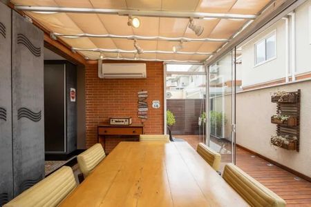 4_photo/94dce5211d.bd2dffe6b68feeb7-ATLAS-4d2cc7cf-1104-4a1b-8861-7bc6add738db.jpg de casa à venda com 4 quartos, 178m² em Guabirotuba, Curitiba