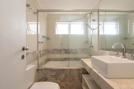 32_photo/94dce5211d.bd2dffe6b68feeb7-ATLAS-564cdd5b-b711-4965-8245-3aa5a11e82a2.jpg de casa à venda com 4 quartos, 178m² em Guabirotuba, Curitiba