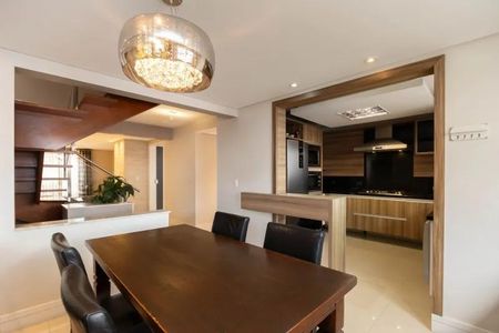 15_photo/94dce5211d.bd2dffe6b68feeb7-ATLAS-986cf9ec-7b91-40bf-8f3e-6e5d4eaddbec.jpg de casa à venda com 4 quartos, 178m² em Guabirotuba, Curitiba