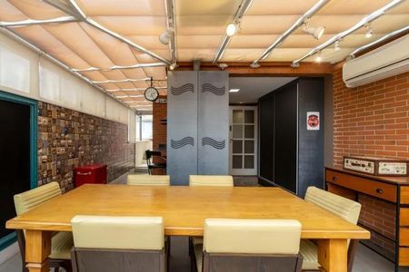 3_photo/94dce5211d.bd2dffe6b68feeb7-ATLAS-be57f730-265d-4685-9d2b-f7f56f8e9742.jpg de casa à venda com 4 quartos, 178m² em Guabirotuba, Curitiba