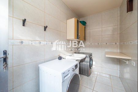 2_photo/94dce5212b.eb7ee1c62e8591fd-ATLAS-6a288f3d-b52b-4b74-b87f-acbbe7ddd0b9.jpg de casa à venda com 5 quartos, 148m² em Guabirotuba, Curitiba