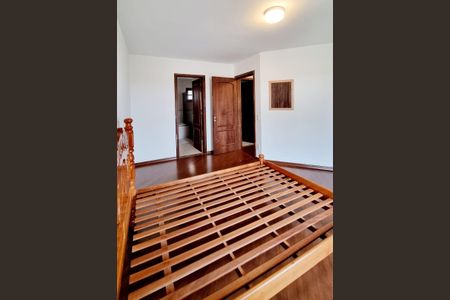 3_photo/94dce52139.fbcd7a2e7ac63d93-ATLAS-1c9a269b-dbdc-4405-b5b1-9acf103dc1c9.jpg de casa à venda com 3 quartos, 271m² em Guabirotuba, Curitiba