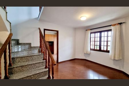 10_photo/94dce52139.fbcd7a2e7ac63d93-ATLAS-21c4af54-63c9-4b1e-a1d2-8cd77c423bfb.jpg de casa à venda com 3 quartos, 271m² em Guabirotuba, Curitiba