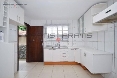 9_photo/94dce52187.61bfc18f4f00076e-ATLAS-312f78d9-4b64-4d7a-8b3a-3b638361c12f.jpg de casa à venda com 4 quartos, 280m² em Guabirotuba, Curitiba