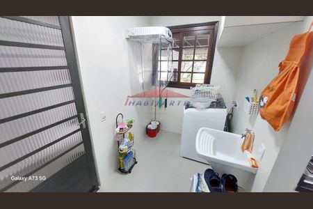 6_photo/94dce521a9.7f6d1a8656906080-ATLAS-6a7d37a0-a5fd-47db-a8d6-3d3717457e9a.jpg de casa à venda com 3 quartos, 168m² em Guabirotuba, Curitiba