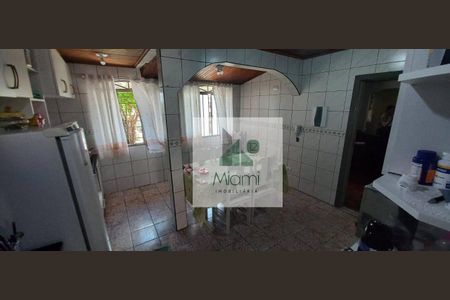 11_photo/94dce5228b.f2ed236aecaa8a04-ATLAS-609ab2e9-0d4e-47cc-8ecd-c7633475ba38.jpg de casa à venda com 4 quartos, 140m² em Jardim das Américas, Curitiba