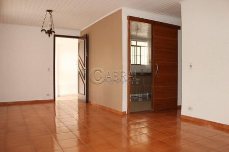 7_photo/94dce524f7.21b0f3a91dd3e2b0-ATLAS-ec65ef80-8eae-4c04-8449-653fd535e7cc.jpg de casa à venda com 4 quartos, 190m² em Guabirotuba, Curitiba