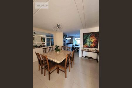 7_photo/94dce5266d.0f81dd1a9a4f6ffb-ATLAS-ad9445fb-eee1-4128-b1da-4e5e99bf3ab1.jpg de casa à venda com 3 quartos, 90m² em Guabirotuba, Curitiba