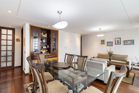 7_photo/94dce526d5.c6267d18045375b9-ATLAS-3a4bbd9f-e6f7-4898-a224-cb935cf720f1.jpg de casa à venda com 5 quartos, 320m² em Guabirotuba, Curitiba