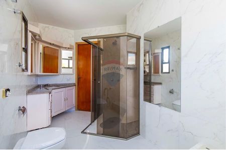 11_photo/94dce52775.c696d6dfecea6f1c-ATLAS-cb2ac16a-d647-4f9a-99ae-ea0961f7b17c.jpg de casa à venda com 3 quartos, 248m² em Guabirotuba, Curitiba