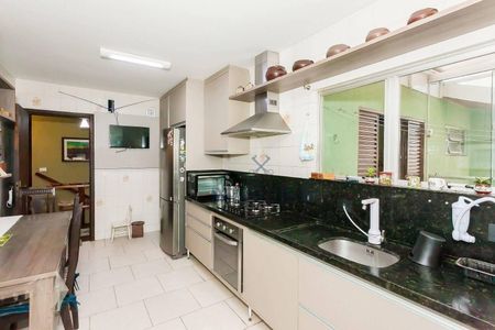 7_photo/94dce527a3.8280fc8df53f6233-ATLAS-2c2f3b28-0f75-4e55-988d-5169f718011d.jpg de casa à venda com 4 quartos, 320m² em Guabirotuba, Curitiba