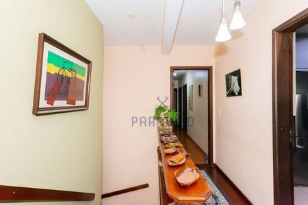 9_photo/94dce527a3.8280fc8df53f6233-ATLAS-358d9496-a352-41a6-813a-e1ec626eaf1a.jpg de casa à venda com 4 quartos, 320m² em Guabirotuba, Curitiba