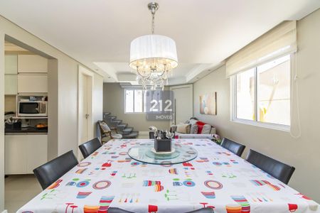 8_photo/94dce5280b.cc80a849dbb3670d-ATLAS-2c8b37b0-cad8-4c0a-bb03-ca13aefb3015.jpg de casa à venda com 3 quartos, 274m² em Guabirotuba, Curitiba