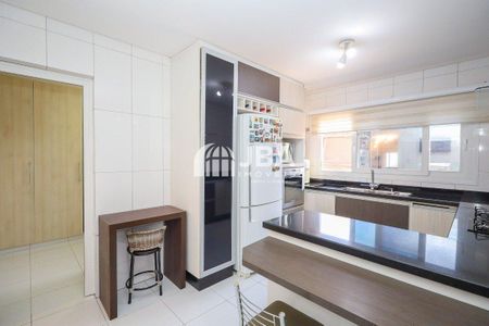 13_photo/94dce52821.18e6ac91b37a8e88-ATLAS-8bfa08dc-81e2-4b36-8f51-855ab29a2b94.jpg de casa à venda com 0 quarto, 233m² em Guabirotuba, Curitiba