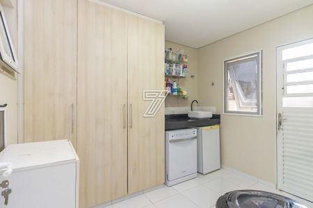 29_photo/94dce52821.9bc2db0f70a88bec-ATLAS-5c889fd4-8e28-48d0-bb5d-c0621cae2341.jpg de casa à venda com 3 quartos, 232m² em Guabirotuba, Curitiba