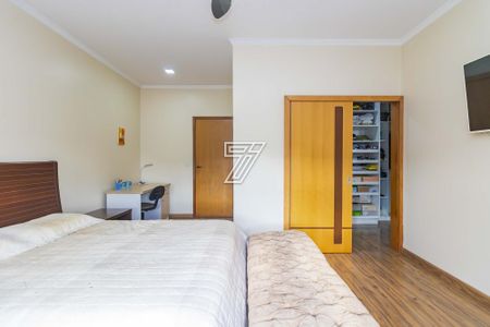 50_photo/94dce52821.9bc2db0f70a88bec-ATLAS-ec5865fb-6c63-416d-8d6c-d20c56f085df.jpg de casa à venda com 3 quartos, 232m² em Guabirotuba, Curitiba