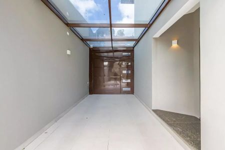 12_photo/94dce52855.f2ed236aecaa8a04-ATLAS-335c32b2-8b9d-4cc0-b544-15fdf0fec62c.jpg de casa à venda com 4 quartos, 300m² em Guabirotuba, Curitiba