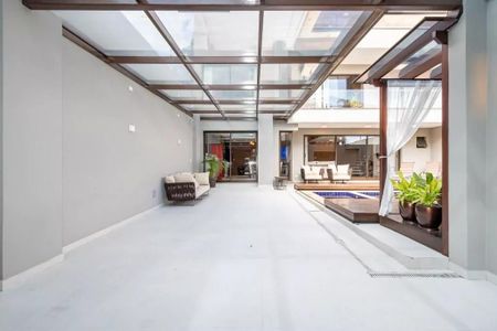 17_photo/94dce52855.f2ed236aecaa8a04-ATLAS-459d833e-c4d8-4170-913a-725565f94518.jpg de casa à venda com 4 quartos, 300m² em Guabirotuba, Curitiba