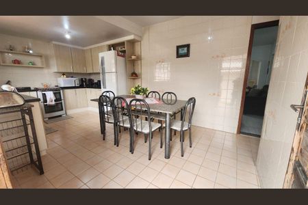 4_photo/94dce529c9.8d9d2e8c4e07ca84-ATLAS-a828d692-a6f7-4d11-a4f3-45e5a5b9196f.jpg de casa à venda com 3 quartos, 130m² em Guabirotuba, Curitiba