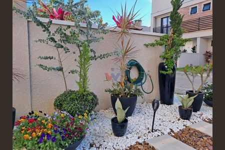 24_photo/94dce52b5d.e3da74daae84817a-ATLAS-e73980a3-8c48-4b54-9c00-991980a46bb6.jpg de casa à venda com 3 quartos, 50m² em Uberaba, Curitiba