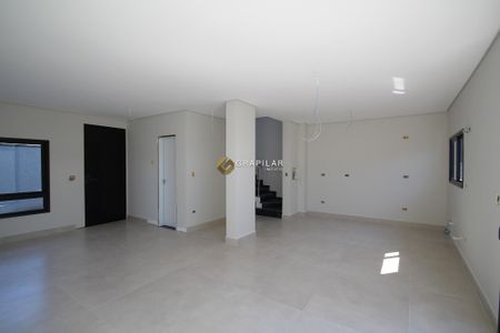 7_photo/94dce52d21.f6cab136252b2c23-ATLAS-e03d579c-d965-4d61-a266-6fe9f04fa012.jpg de casa à venda com 3 quartos, 180m² em Uberaba, Curitiba