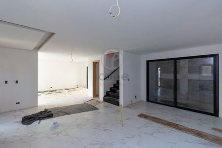 40_photo/94dce52d2b.18d35e9b3b089d06-ATLAS-226af7d0-b7d4-47d3-968f-b4869943df60.jpg de casa à venda com 2 quartos, 228m² em Uberaba, Curitiba