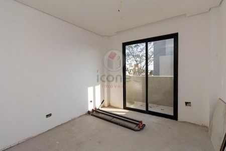 26_photo/94dce52d2b.18d35e9b3b089d06-ATLAS-2b13b4b0-450a-4e28-adcb-1053091017ce.jpg de casa à venda com 2 quartos, 228m² em Uberaba, Curitiba