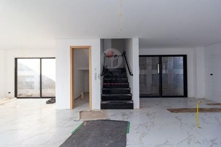 45_photo/94dce52d2b.18d35e9b3b089d06-ATLAS-8b19dafd-ba15-48b6-a978-f7fea0da16db.jpg de casa à venda com 2 quartos, 228m² em Uberaba, Curitiba