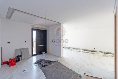 42_photo/94dce52d2b.18d35e9b3b089d06-ATLAS-963d2e59-77cd-49d5-a7a1-86ebb9d6220c.jpg de casa à venda com 2 quartos, 228m² em Uberaba, Curitiba