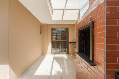 5_photo/94dce52d3d.55820c9c97a2ddd8-ATLAS-388eb4e8-e7f4-4cb8-a413-f6bc6e493896.jpg de casa à venda com 3 quartos, 158m² em Uberaba, Curitiba