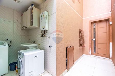 1_photo/94dce52f95.04c16ff0d284adb7-ATLAS-01887ca8-e54e-4048-bbb0-16ade35c31c0.jpg de casa à venda com 3 quartos, 132m² em Jardim das Américas, Curitiba