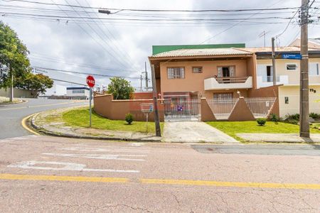 2_photo/94dce52fe7.cd7431633c462f92-ATLAS-02216b96-c2d8-49e4-96bf-42a496dafc91.jpg de casa à venda com 3 quartos, 132m² em Uberaba, Curitiba