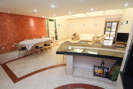 1_photo/94dce52feb.07f29284d16cc936-ATLAS-026a7bee-abc4-4633-8805-3b590ba4e3da.jpg de casa à venda com 4 quartos, 530m² em Jardim das Américas, Curitiba