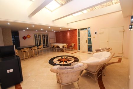 18_photo/94dce52feb.07f29284d16cc936-ATLAS-ee37e746-15e7-4e02-b76a-a333f3a223e2.jpg de casa à venda com 4 quartos, 530m² em Jardim das Américas, Curitiba