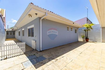 32_photo/94dce53103.5343c4ed08aabd0a-ATLAS-b9ed4beb-18ff-4b5f-b21f-583e97d4659e.jpg de casa à venda com 5 quartos, 269m² em Jardim das Américas, Curitiba