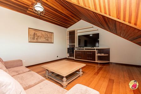 10_photo/94dce53305.dc8bbd111761e841-ATLAS-a6d21acc-678c-4ba6-9eae-e270723df5d0.jpg de casa à venda com 4 quartos, 330m² em Jardim das Américas, Curitiba